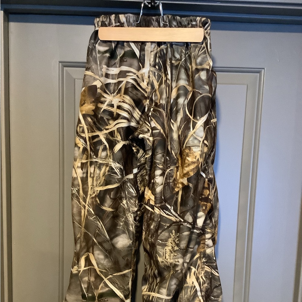 Mad Dog Gear Youth Large Camouflage lined Hunting pants.